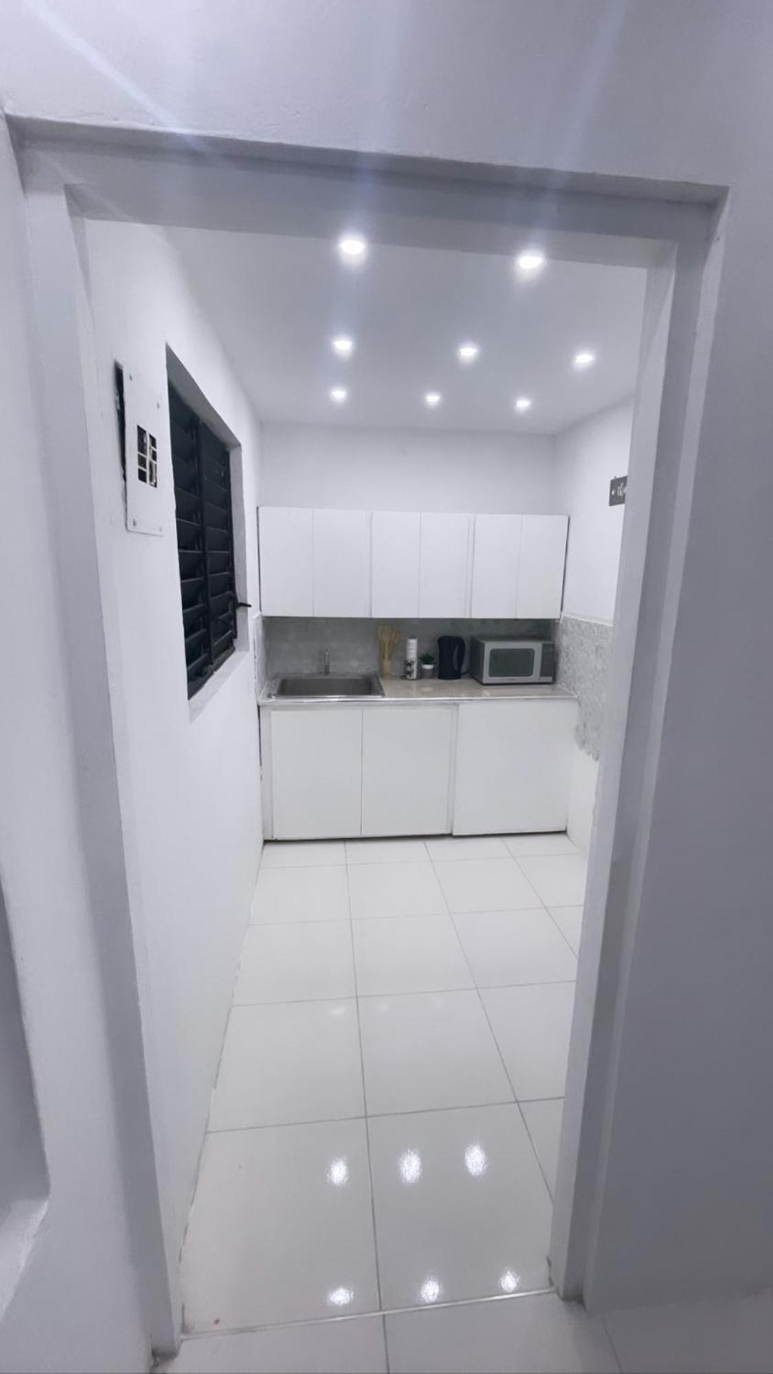 Queens Palace -Montego Bay Airport Suite Εξωτερικό φωτογραφία